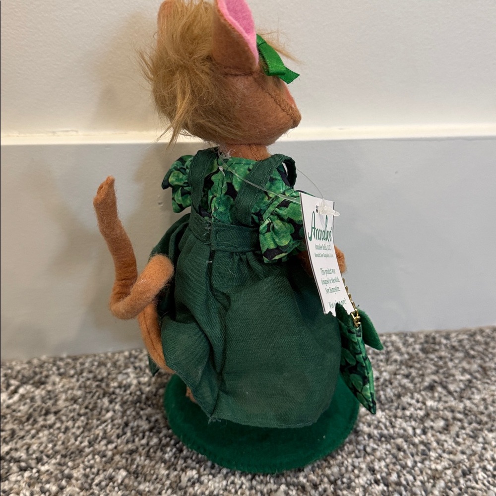 NWT Annalee Collectors St. Patrick’s Day. Mouse Figurine with Dress and Purse - Picture 3 of 5